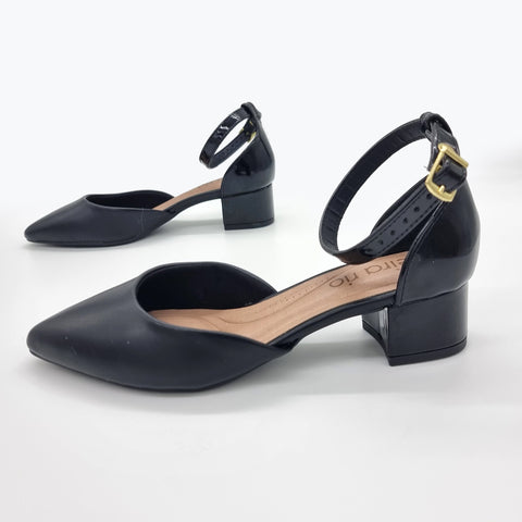 Beira Rio 4182-204 Pointy Toe Ankle Strap Pump in Black