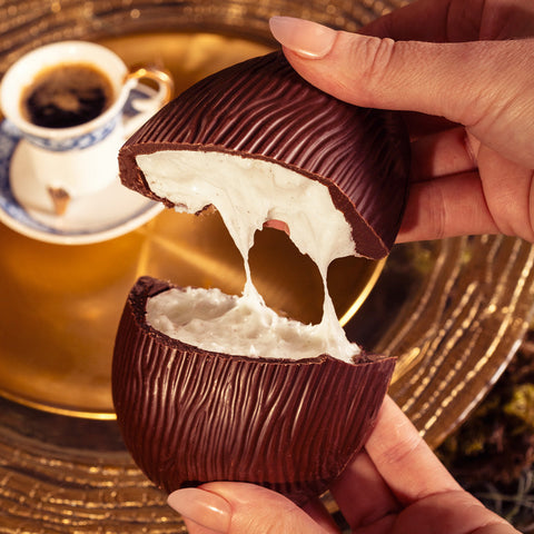 Ovo de Chocolate 56% com Recheio de Nuage Baunilha 400g Haoma