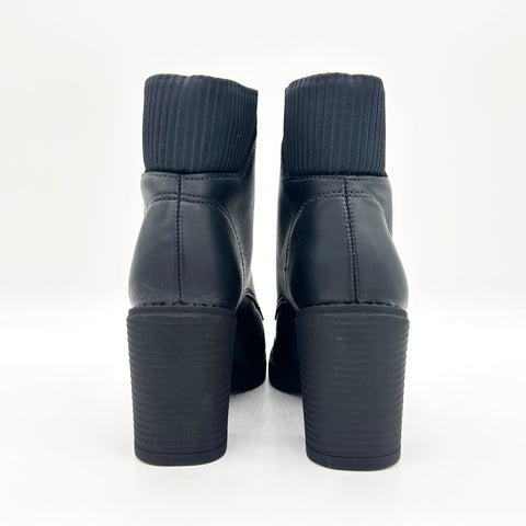 Beira Rio 9088-103 Block Heel Lace-Up Ankle Boot in Black